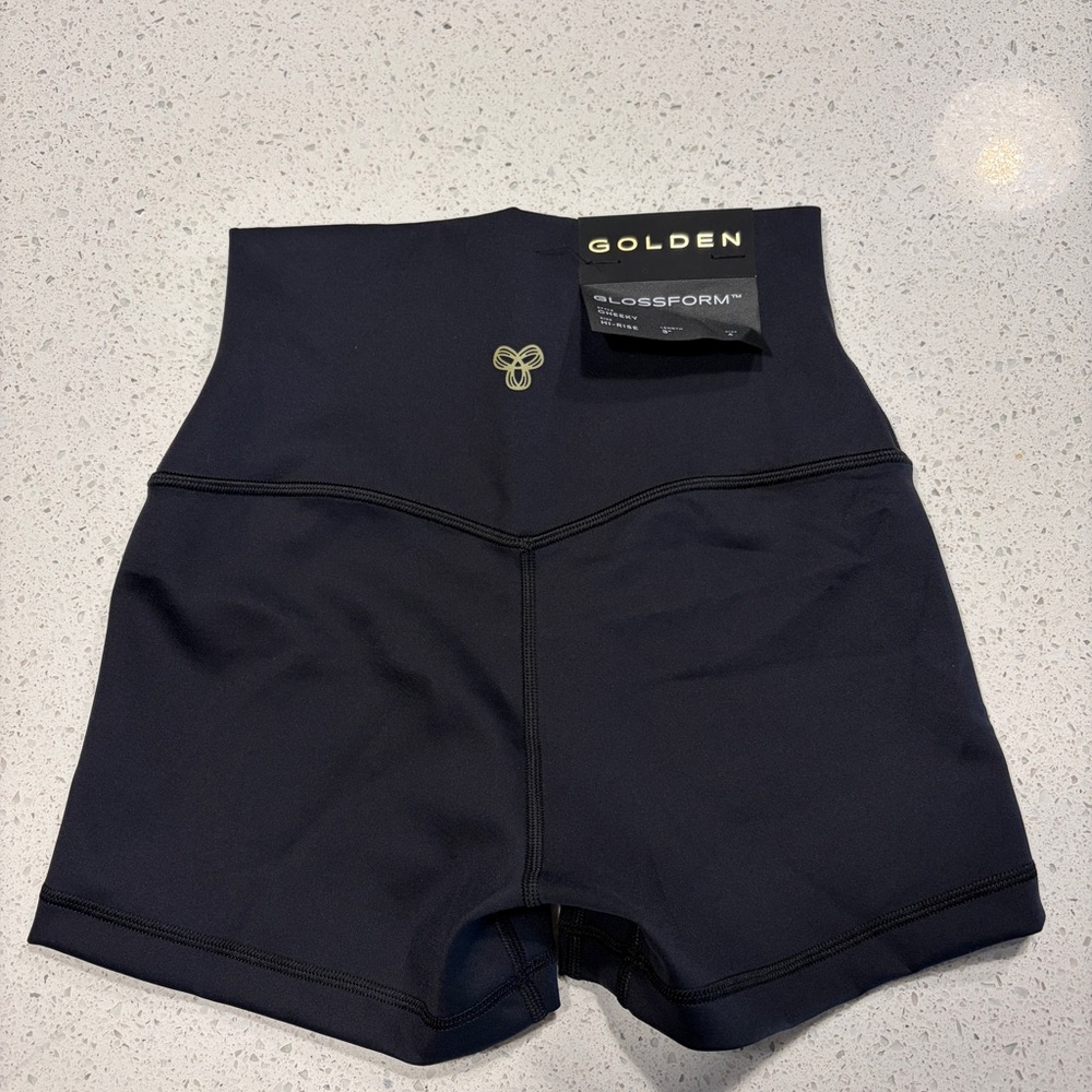**SOLD** NWT Aritzia Glossform Cheeky Hi-rise 3” Shorts